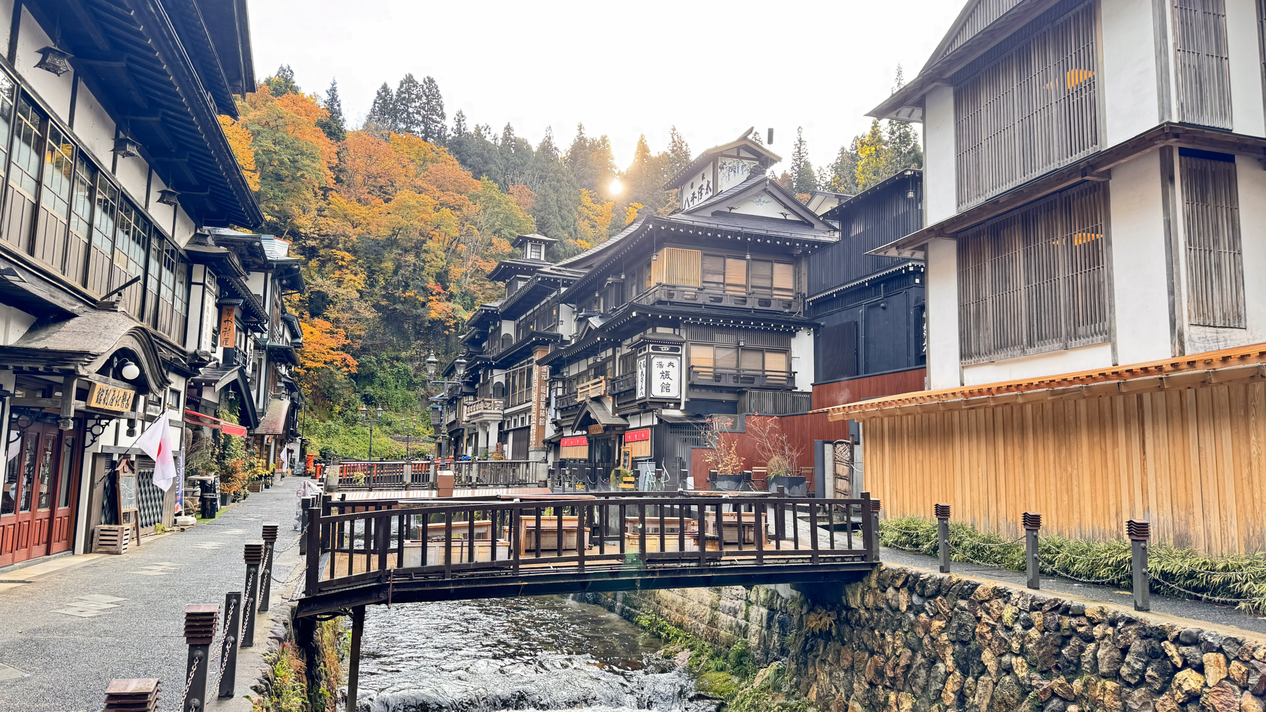 銀山温泉 11月紅葉シーズン
